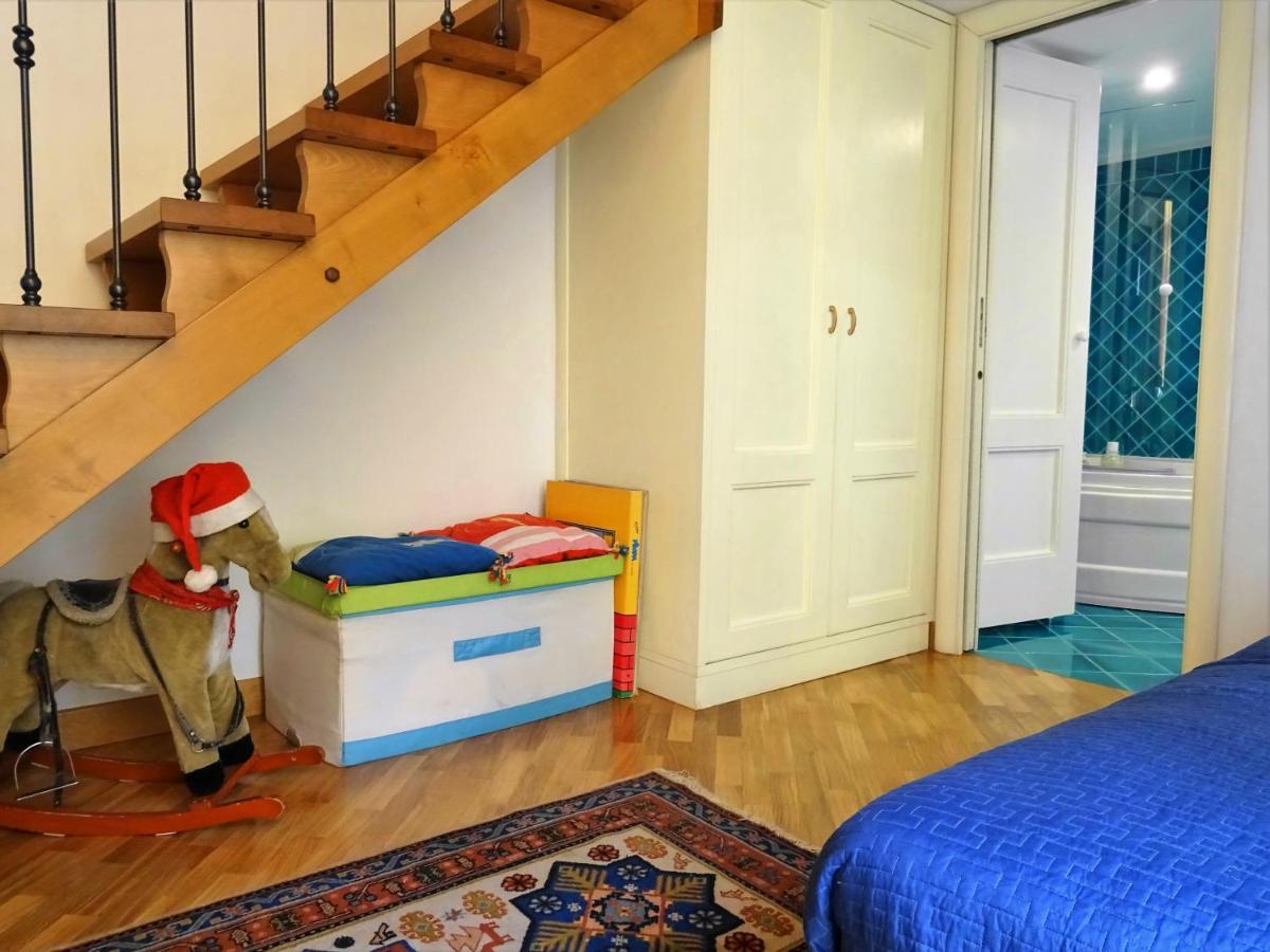 Mezzocannone Holiday House Naples Luaran gambar