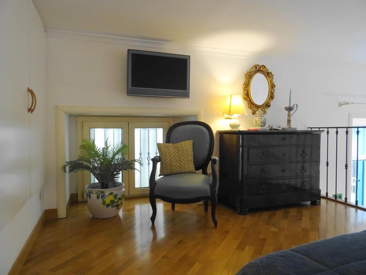 Mezzocannone Holiday House Naples Luaran gambar